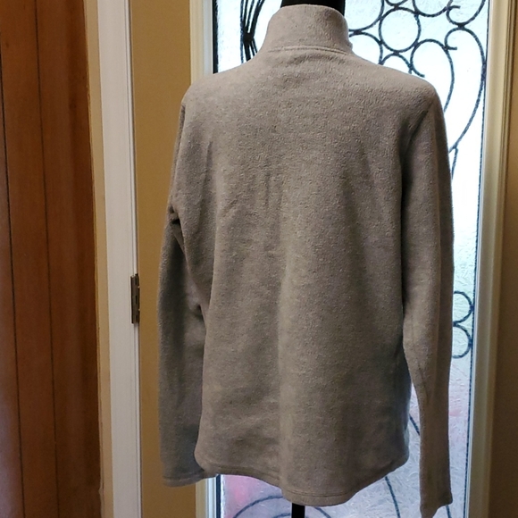 Gray fleece pullover 🛍3 For $15🛍 - Picture 5 of 7